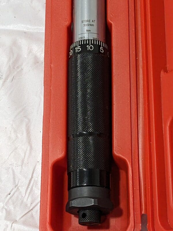 TEKTON 1/2 Inch Drive Click Torque Wrench (25-250 ft.-lb.) 24340