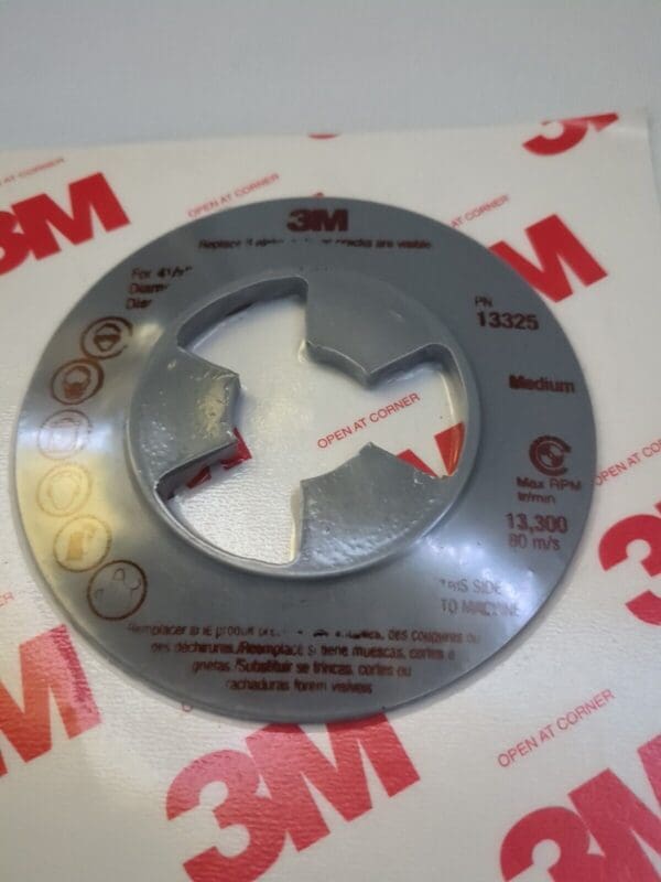 3M Face Plate for Sanding Discs: 5/8-11 7000120513