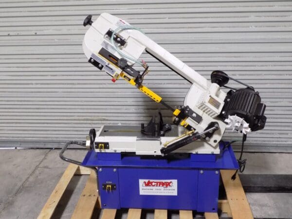 Vectrax 7 x 12 Metal Cutting Bandsaw 4-Speed 90 - 255 Ft/min 3/4 HP 115/230v