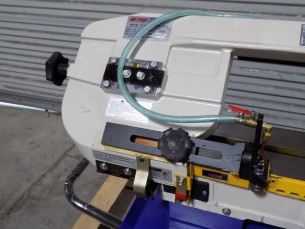 Vectrax 7 x 12 Metal Cutting Bandsaw 4-Speed 90 - 255 Ft/min 3/4 HP 115/230v