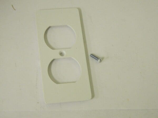 Wiremold Duplex Receptacle Faceplate 4-1/4" X 1-7/8" Qty. 50 5507D-WH