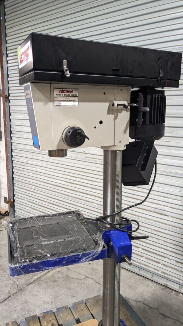 Vectrax Floor Drill Press Variable Speed 20″ Swing 1 hp 115V RF-19V Damaged