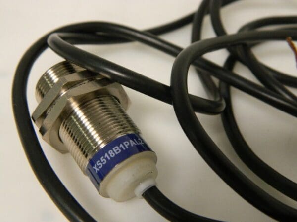 Telemecanique Inductive Proximity Sensor PNP 5mm Detection XS518B1PAL2