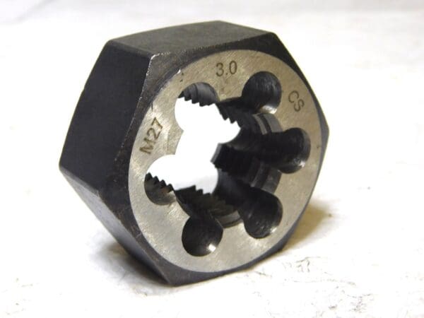 Professional Carbon Steel Metric Coarse Thread Hex Rethreading Die M27x3.00