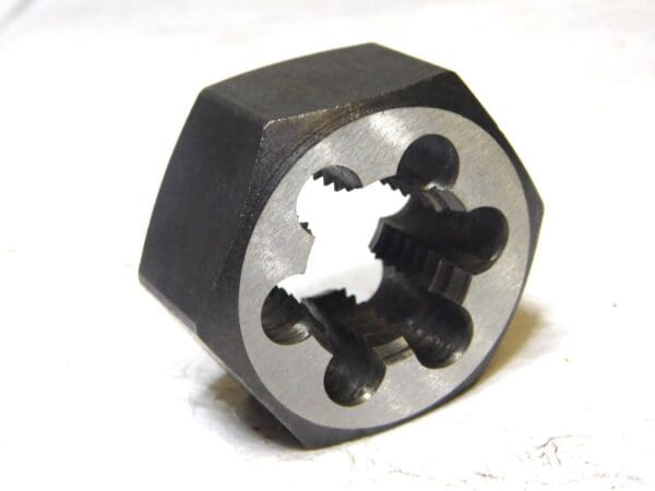 Professional Carbon Steel Metric Coarse Thread Hex Rethreading Die M27x3.00