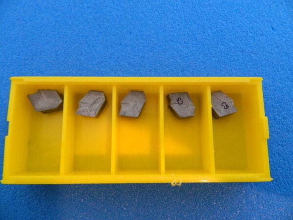 Accupro AGTL-8-4 C5 Cut Off Carbide Inserts QTY 5 00989590