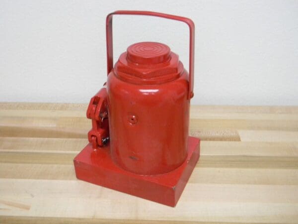 Heavy Duty Hydraulic Bottle Jack 30 Ton Load Capacity 5-1/8 In. Stroke