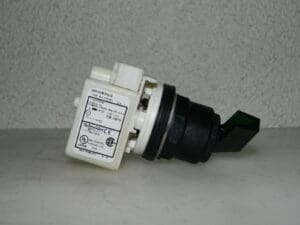 Schneider Electric Selector Switch 30mm Mount Hole 2 Position 9001SK11J35LGFG