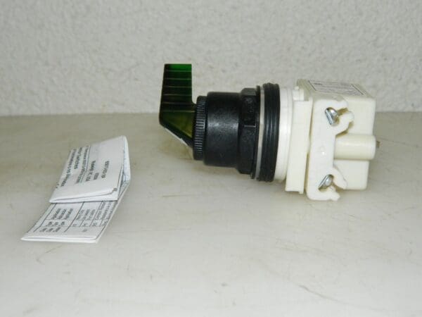 Schneider Electric Selector Switch 30mm Mount Hole 2 Position 9001SK11J35LGFG