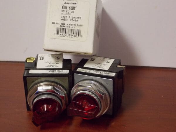 Joslyn Clark Maintained Selector Switches 600 VAC Heavy Duty #100T-S13MT2R3