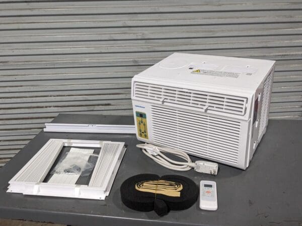 Pro Source Window Air Conditioner AC Unit 8000 BTU/Hr. 115v Defective