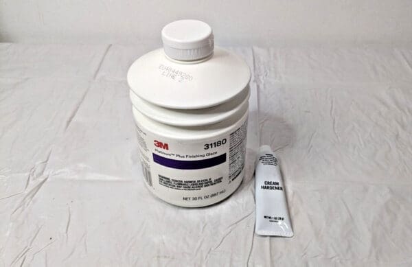 3M Platinum Plus Glaze Tube 30 FL OZ (887 mL) 31180 7000045509