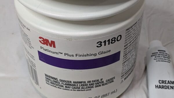 3M Platinum Plus Glaze Tube 30 FL OZ (887 mL) 31180 7000045509