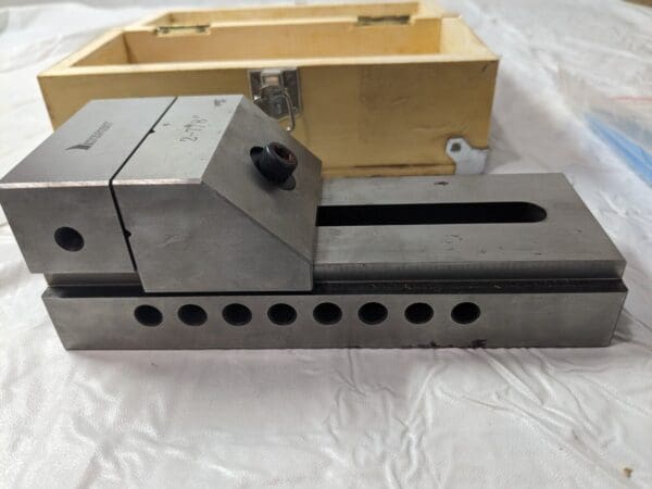 2-7/8" Jaw Width, 4" Jaw Opening Capacity Toolmaker's Vise 428-9230