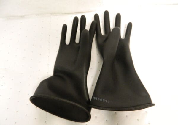 Salisbury by Honeywell Class 0 Size M 8 11″ Long Rubber Lineman's Gloves E011B/8