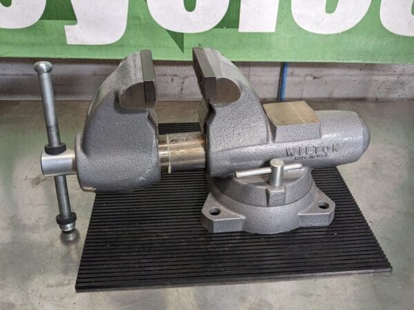 Wilton Combination Pipe and Bench Vise w/ Swivel Base 4-1/2" Jaw Width 28826