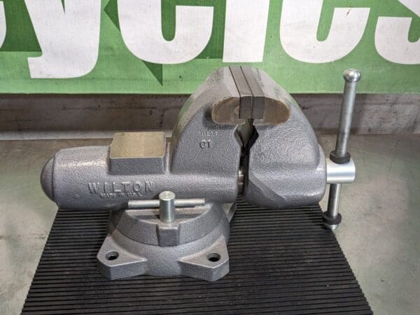 Wilton Combination Pipe and Bench Vise w/ Swivel Base 4-1/2" Jaw Width 28826