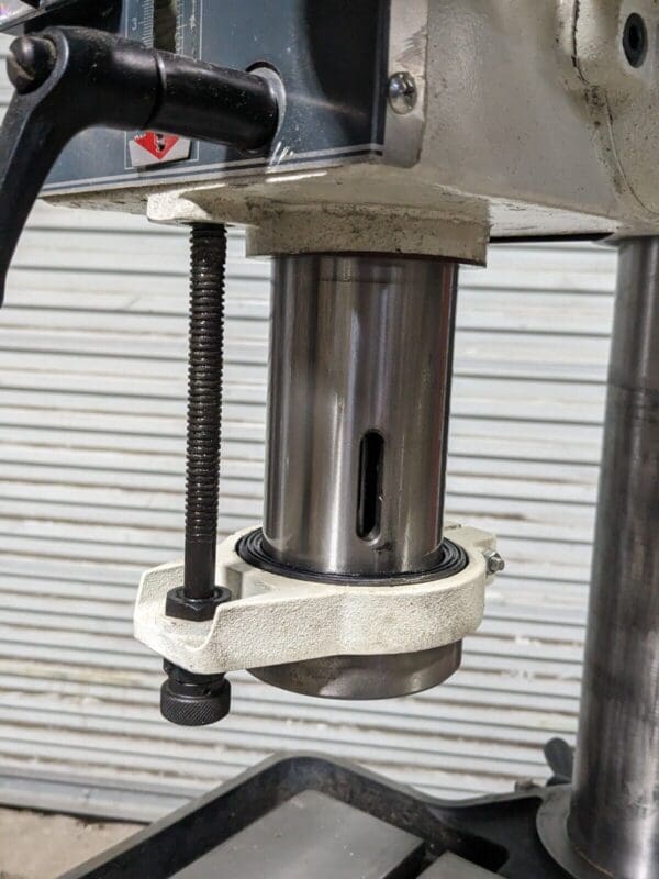 Vectrax Geared Head Mill Drill Machine 20-7/16" Swing 65 - 1550 RPM 220v 3 Ph.