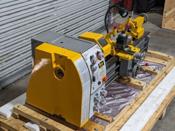 Enco 13 x 40 Geared Head Bench Lathe 2 HP 220v 1 Phase 411-0106 Damaged