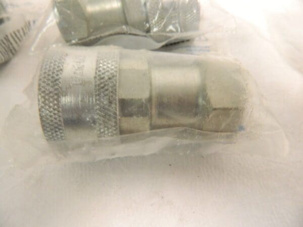 Eaton 1/2 NPTF Steel Hydraulic Hose Female Pipe Thread Coupler Qty 4 5601810S