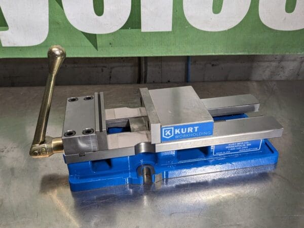 Kurt Manual Reverse Machine Vise 6" Jaw Width 9" Opening Capacity HD691