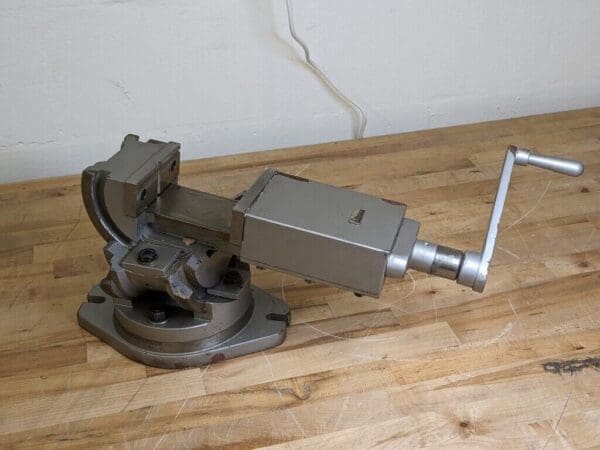 Gibraltar 3-Axis Tilting Angle Machine Vise w/ Swivel Base 110052 Damaged