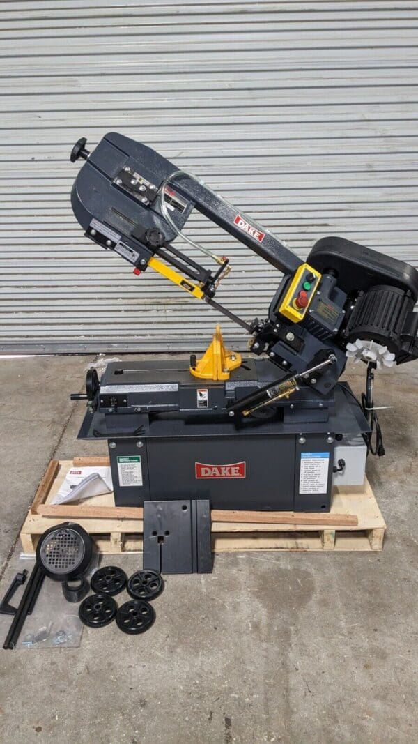 Dake Manual Horizontal Bandsaw 7 x 12 Capacity 4-Speed 3/4 HP 110v SE712