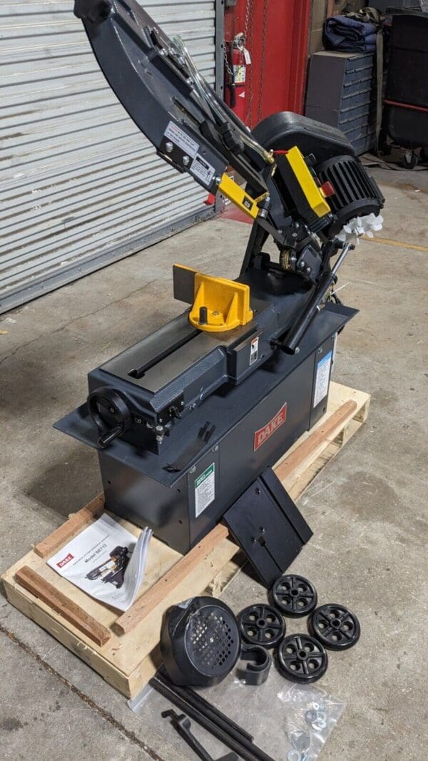 Dake Manual Horizontal Bandsaw 7 x 12 Capacity 4-Speed 3/4 HP 110v SE712