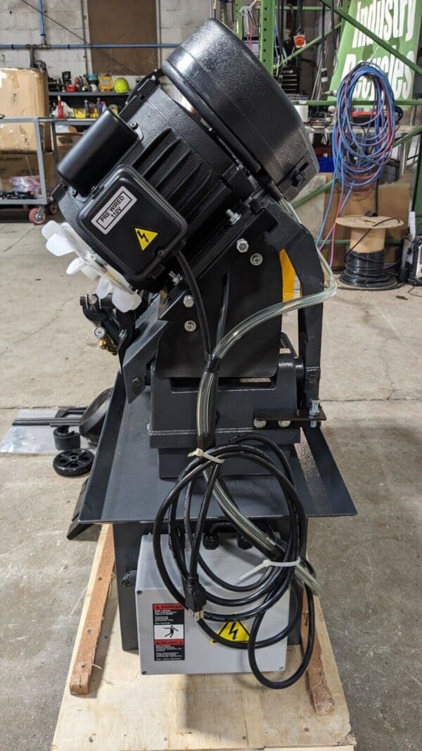 Dake Manual Horizontal Bandsaw 7 x 12 Capacity 4-Speed 3/4 HP 110v SE712