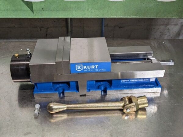 Kurt Hydraulic VersatileLock Machine Vise 6" Jaw Width 6" Opening 3600H