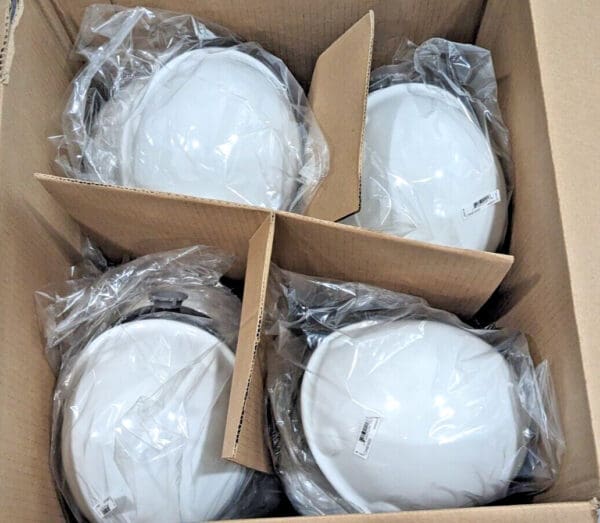 BOX OF 20 Honeywell Fibre-Metal Cap Style Hard Hat White E2RW01A000