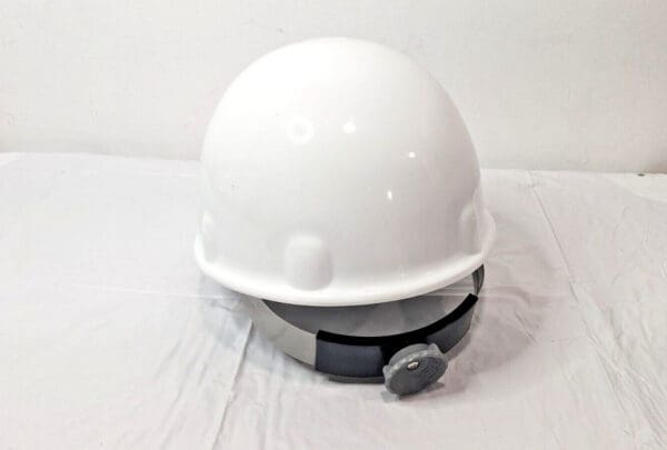 BOX OF 20 Honeywell Fibre-Metal Cap Style Hard Hat White E2RW01A000