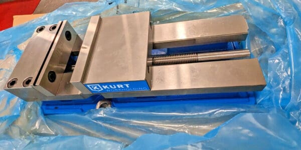 Kurt Vise 6" Jaw Width X 9" Jaw Opening HD691 INCOMPLETE