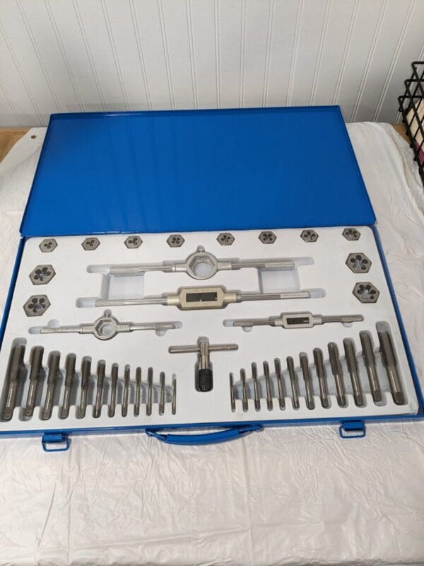 Interstate Tap & Die Set: 1/8-44 to 3/4-16 Taps, 1/8-44 to 3/4-16 Dies 03959160