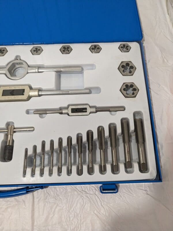 Interstate Tap & Die Set: 1/8-44 to 3/4-16 Taps, 1/8-44 to 3/4-16 Dies 03959160