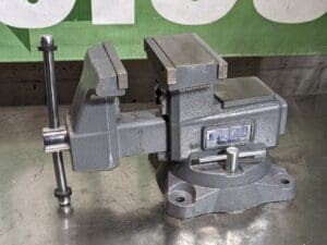 Wilton Reversible Bench Vise w/ Swivel Base 5-1/2" Jaw Width 28821