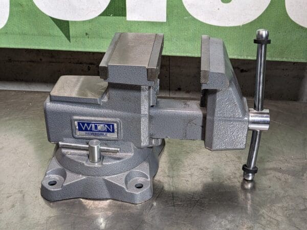 Wilton Reversible Bench Vise w/ Swivel Base 5-1/2" Jaw Width 28821