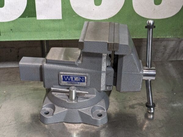 Wilton Reversible Bench Vise w/ Swivel Base 5-1/2" Jaw Width 28821