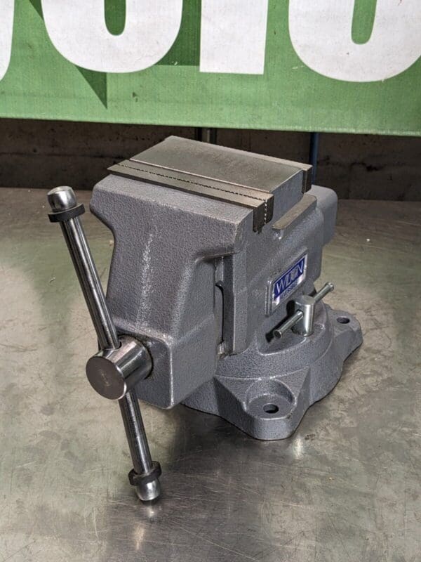 Wilton Reversible Bench Vise w/ Swivel Base 5-1/2" Jaw Width 28821