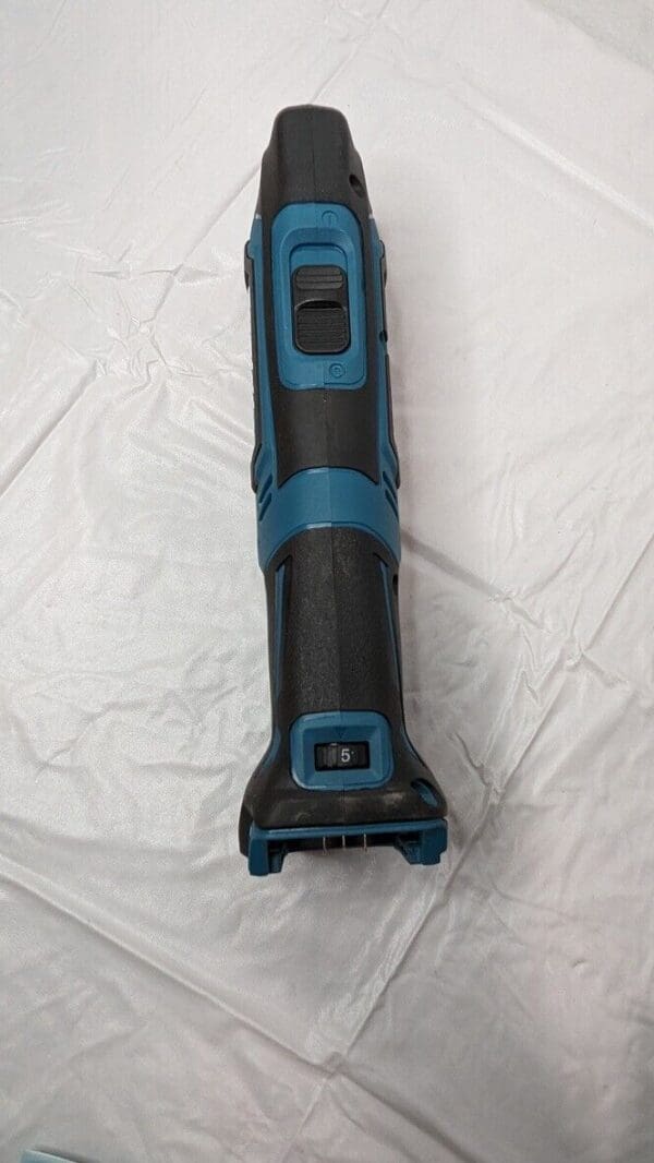 Makita 12V max CXT Lithium-Ion Cordless Multi-Tool (TOOL ONLY) MT01Z