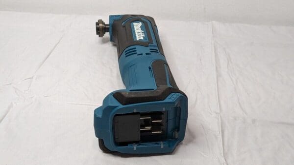 Makita 12V max CXT Lithium-Ion Cordless Multi-Tool (TOOL ONLY) MT01Z