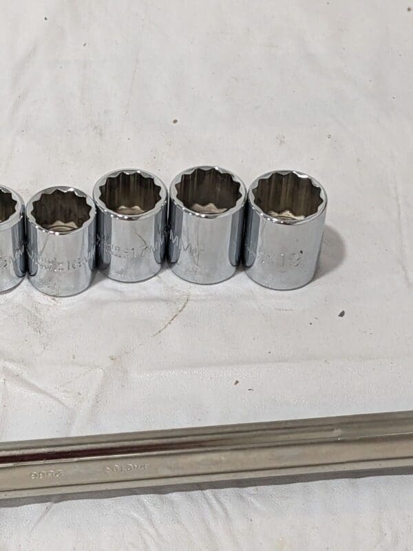 PROTO Standard Socket Set: 12 Pc, 3/8" Drive, 8.00 to 19.00" J52212