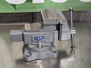 Wilton Reversible Bench Vise w/ Swivel Base 5-1/2" Jaw Width 28821 Missing Parts