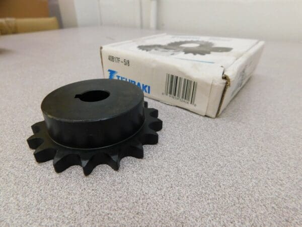 Tsubaki Finished Bore Sprocket 17 Tooth 1/2" Chain Pitch Chain Size 40B17F-5/8