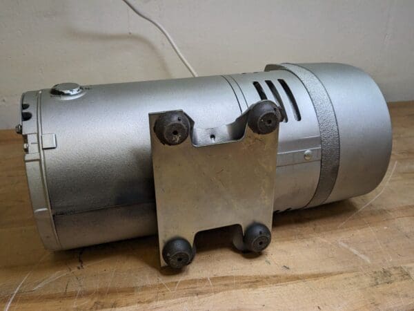 Gast Rotary Vane Vacuum Pump 1/4 HP 220-240v 0523-101Q-G588DX Parts / Repair