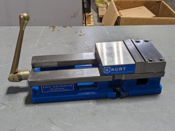 Kurt Precision Milling Machine Vise 6" Jaw Width 9" Opening Capacity HD690