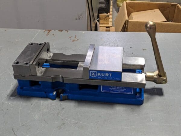 Kurt Precision Milling Machine Vise 6" Jaw Width 9" Opening Capacity HD690