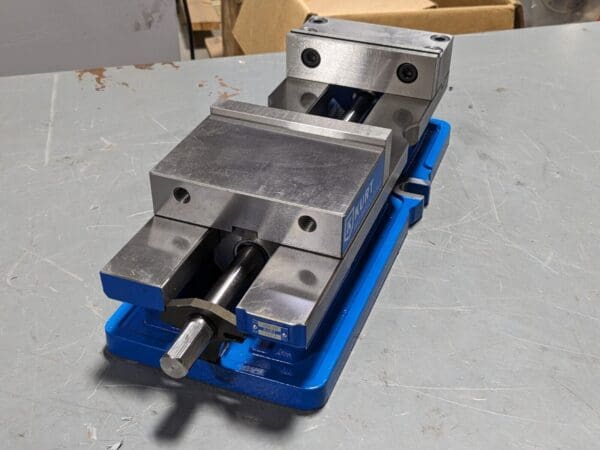 Kurt Precision Milling Machine Vise 6" Jaw Width 9" Opening Capacity HD690