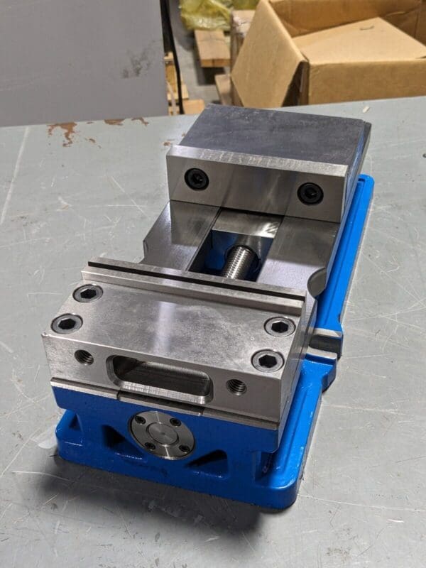 Kurt Precision Milling Machine Vise 6" Jaw Width 9" Opening Capacity HD690