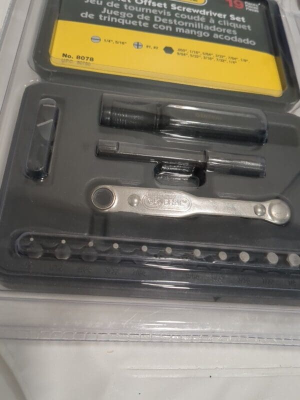 General Tools Nineteen-Piece Ratchet Offset Screwdriver Set 8078